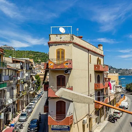 Alojamento de Acomodação e Pequeno-almoço I Barcaioli Giardini Naxos